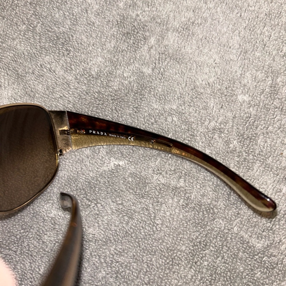 Prada Amber ( lens) Sunglasses w/ case 🌺 - Picture 11 of 13